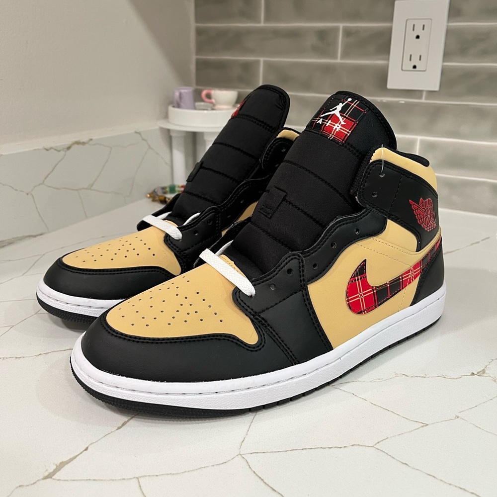 NIKE Air Jordan 1 Mid SE Sneakers. Men’s Size 10 Color Black Milticolor - Picture 1 of 12